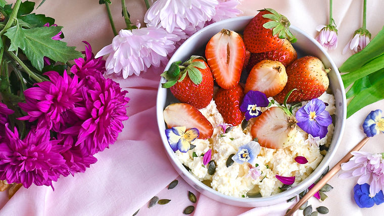 High Protein Oatmeal and Strawberries