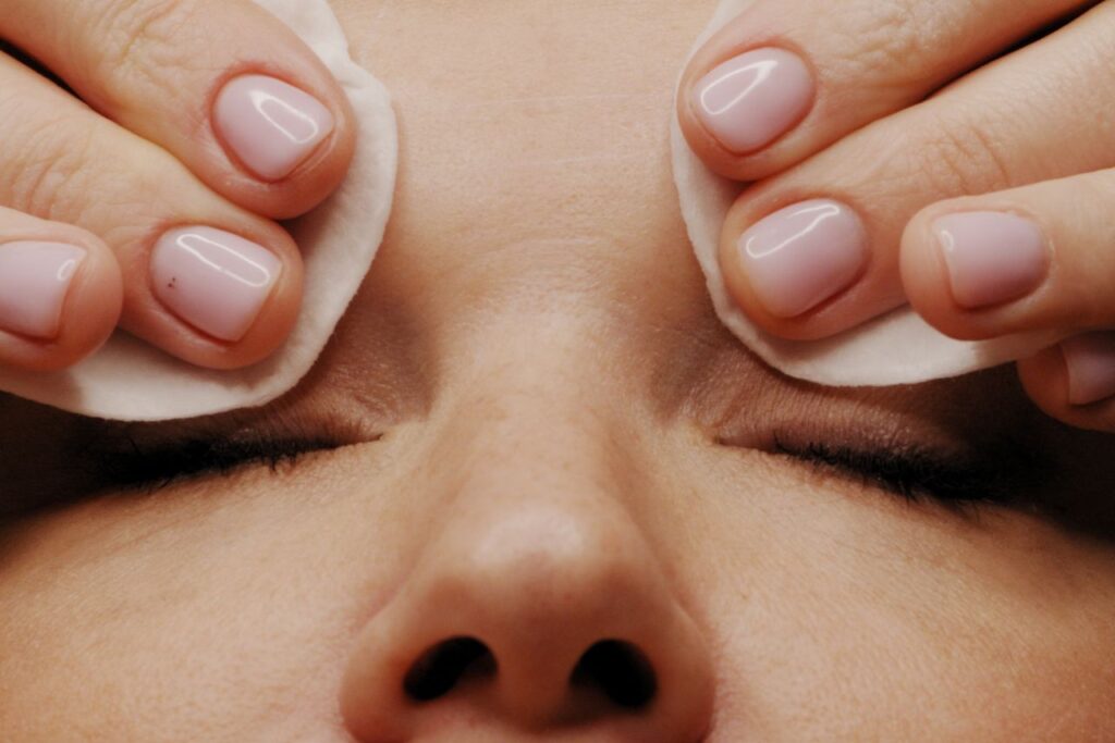 Have a Regular Eyelid Cleaning Routine