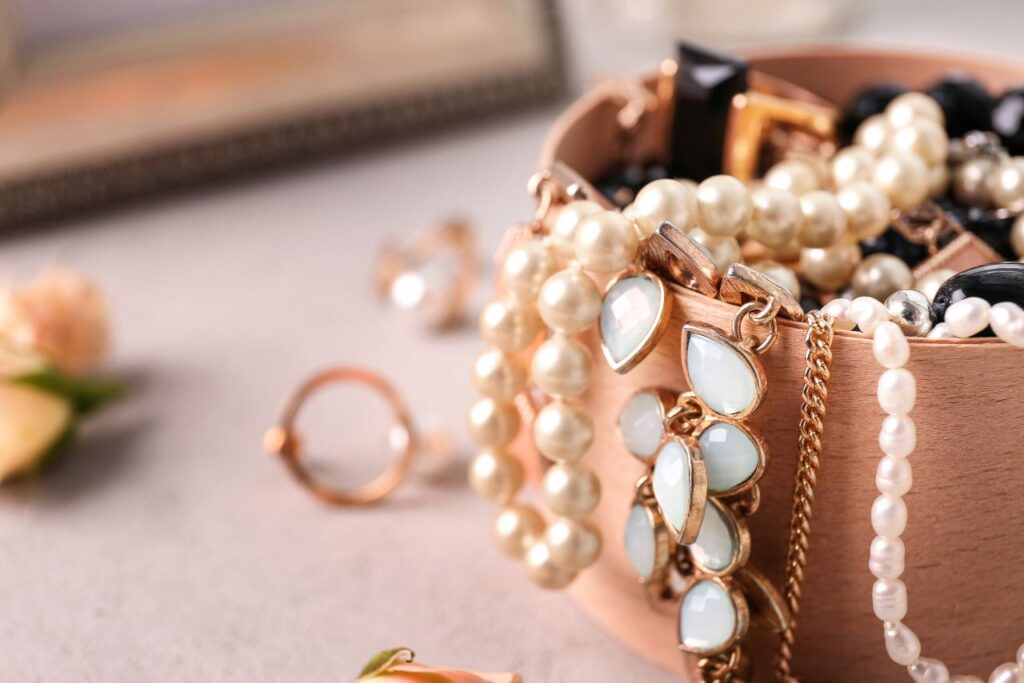 Statement jewelry - summer accessories